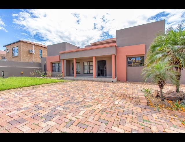 4 BEDROOM FREEHOLD FOR SALE IN MARLBORO GARDENS